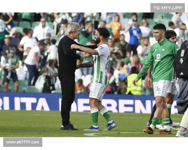马拉加与贝蒂斯比赛期间球迷看台突发心脏骤停急救成功 马拉加与贝蒂斯比赛期间球迷看台突发心脏骤停急救成功